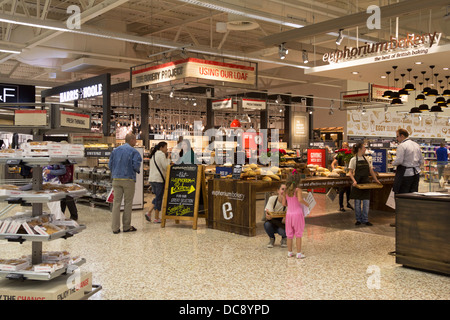 Bäckerei - überarbeitete Tesco Extra Hypermarkt - Watford - Hertfordshire Stockfoto