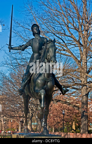 Statue von Jeanne Darc auf ihrem Pferd hält eine Grasnarbe bei Meridian Hill Park Washington, DC. Stockfoto