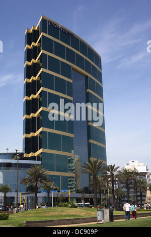 Das JW Marriott Hotel am Malecon De La Reserva in Larcomar Einkaufszentrum im Stadtteil Miraflores, Lima, Peru Stockfoto