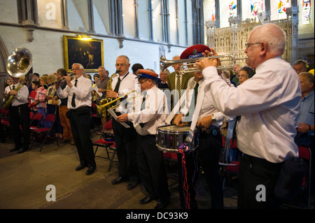 Brecon Jazz Festival 2013. Jährliche Jazz Gottesdienst in Brecon Kathedrale mit der unnachgiebig New Orleans Jazz Brass Band Stockfoto