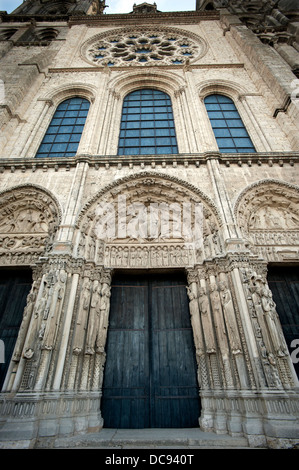 Chartres Kathedrale, dem Loire-Tal, Frankreich. Juli 2013 königliche Portal Tympanon Stockfoto