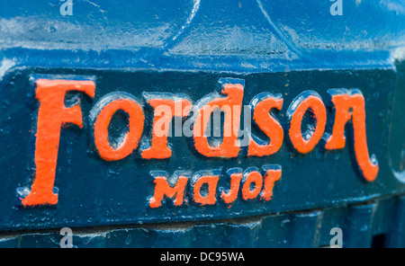 Der Fordson Logo handbemalt auf eine alte Vintage Bauernhof-Traktor