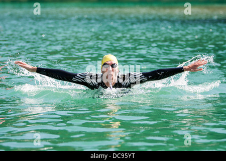 Männliche Triathlet M39 während Schwimmen Training, Deutschland, Europa Stockfoto