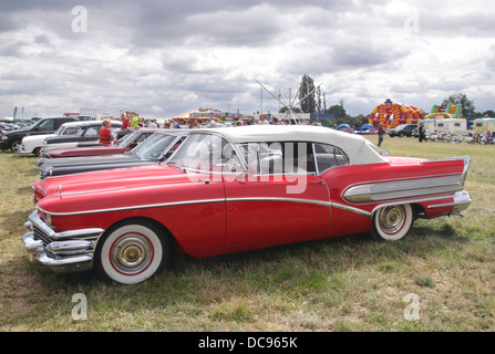 1958 Buick spezielle Cabrio auf weißer Waltham Retro-Festival 2013 Stockfoto