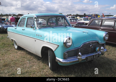 Ford Zephyr auf weißer Waltham Retro-Festival 2013 Stockfoto