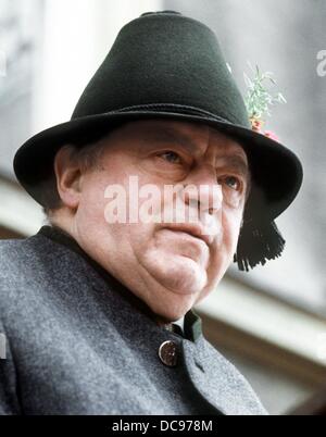 Bayerischen Ministerpräsidenten und CSU Vorsitzender Franz Josef Strauß auf der Tagung des Bayerischen Berg schützen am 2. Mai 1983. Stockfoto