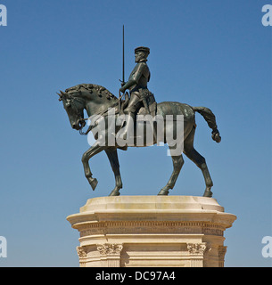 Bronzene Reiterstatue von Anne de Montmorency, Connétable von Frankreich (1492-1567) im Hof des Château de Chantilly. Stockfoto