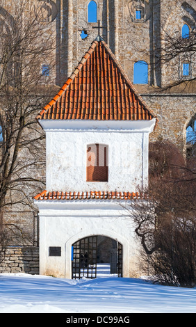 Pirita Kloster Eingangsturm. Tallinn, Estland Stockfoto