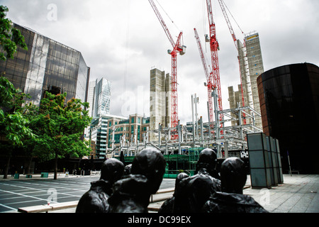 UBS - Bau-Krane / teilweise abgeschlossen Aufzugsschächte UBS neuer Büros auf 5 Broadgate in Stadt von London Stockfoto