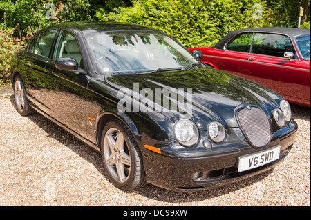 de Havilland Museum, 2002 schwarz Benzin 4 Tür Saloon 4,2 Liter Liter Jaguar S Typ V8 R Auto 400 BHP Stockfoto