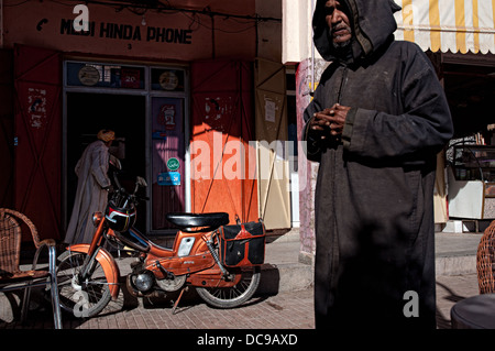 Straßenszene in das Dorf von Tinghir, Dades Tal, Marokko Stockfoto