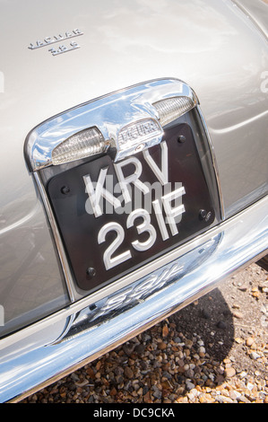 De Havilland aircraft Heritage Centre Museum jaguar Auto Rallye 1968 3.8 s Silber 3,781 cc Limousine boot trunk Detail logo Rückansicht Nummernschild Stockfoto