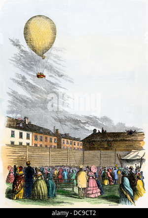 Menge durch eine öffentliche Ballon aufstieg in Philadelphia unterhalten, 1850. Hand - farbige Holzschnitt Stockfoto