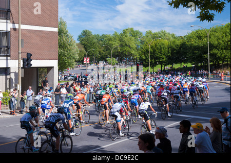 Fahrerfeld der Radprofis im Wettbewerb um den "Grand Prix Cycliste de Montreal", eines der 27 UCI Worldtour-Rennen. Stockfoto