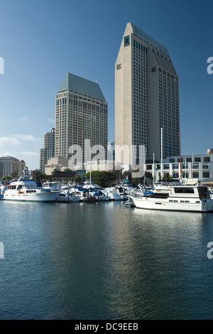 GRAND HYATT HOTEL HARBORSIDE STADT SKYLINE BEI EMBARCADERO MARINA SAN DIEGO KALIFORNIEN USA Stockfoto