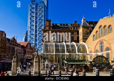 Bahnhof mit der Heron-Tower hinter in der City of London Liverpool street Stockfoto