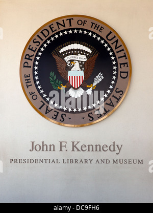 Bild der Dichtung des Präsidenten der Vereinigten Staaten, im Inneren der Kennedy Presidential Library and Museum. Stockfoto