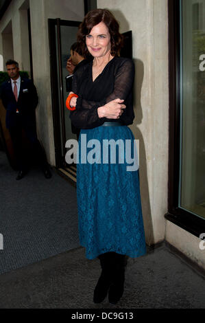 London, UK. 13. Aug, 2013.Elizabeth Mcgovern aus der Fernsehserie Downton Abbey zu sehen Ankunft im Mayfair Hotel in London Credit: WFPA/Alamy Live News Stockfoto