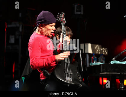 San Francisco, Kalifornien, USA. 11. August 2013.  Flea von den Red Hot Chili Peppers führt im Konzert im Golden Gate Park in San Francisco, CA am 11. August 2013. Die Band Headliner der Closing Night des sechsten außen Lands Festival. Daniel Gluskoter/Cal Sport Media © Csm/Alamy Live-Nachrichten Stockfoto
