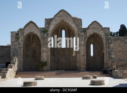 Die Ruinen der Kirche der Jungfrau von der Burgh, 14. Jahrhundert, in der Altstadt von Rhodos, Insel Rhodos, Griechenland. Stockfoto