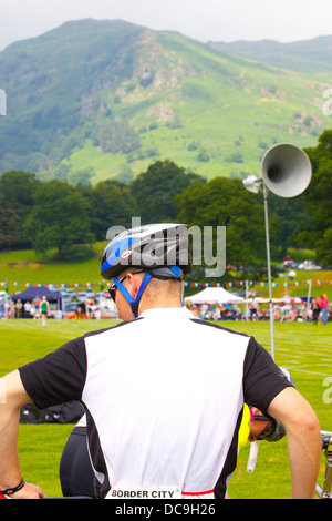 Radfahrer im Wettbewerb bei Ambleside Sports in The Lake District, Cumbria, England, UK Stockfoto