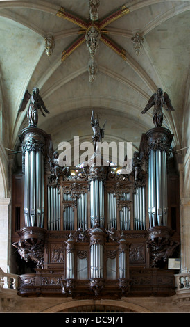 Große Orgel (von Cavaillé-Coll) von der Kirche Saint-Etienne-du-Mont in Paris Stockfoto