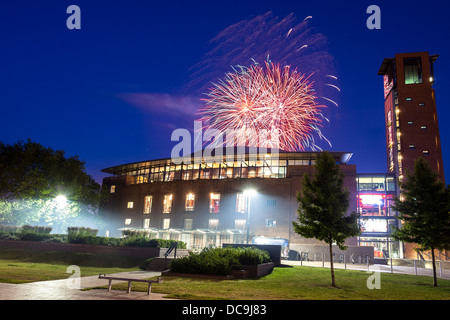 Feuerwerk über RSC Theatre, Stratford-upon-Avon Stockfoto