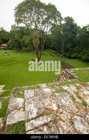 Tour durch das Gelände des Palenque Maya-Ruinen im Bundesstaat Chiapas, Mexico. Stockfoto