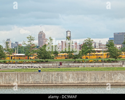 Blick auf Syrakus, New York von den inneren Hafen von Syrakus Stockfoto