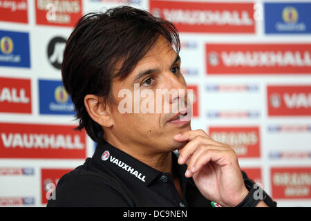 Cardiff, UK, im Bild Dienstag, 13. August 2013: Manager Chris Coleman Re: Football Association of Wales Pressekonferenz vor Wales internationale Freundschaftsspiel gegen Nordirland am St Davids Hotel, Cardiff, Südwales, UK. Bildnachweis: D Legakis/Alamy Live-Nachrichten Stockfoto