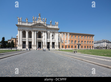 Fassade des päpstlichen Erzbasilika San Giovanni in Laterano, Arcibasilica Papale di San Giovanni in Laterano, Rom, Italien Stockfoto