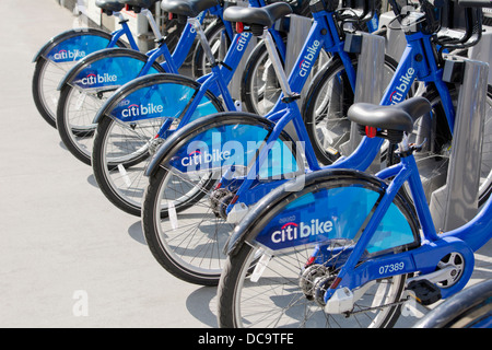 Zeile des Citibikes. Pier 11. New York City, NY USA Stockfoto