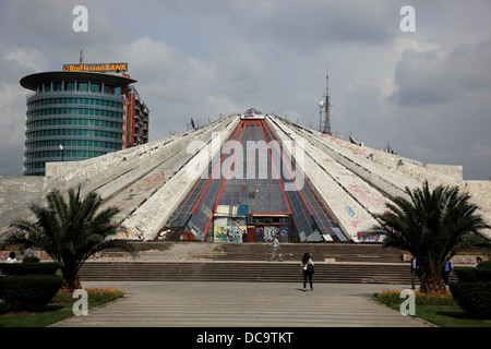 Tirana, Albanien. die Pyramide, ehemalige Museum von Enver Hoxha Stockfoto