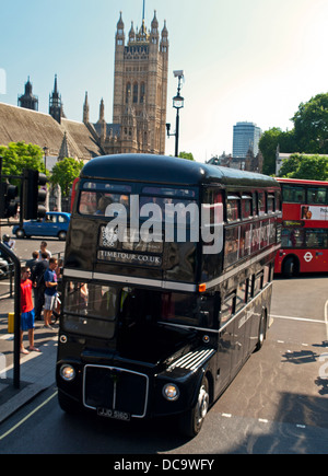 Der Ghost Bus Touren Routemaster Bus auf Parliament Street in der Nähe von Whitehall, City of Westminster Stockfoto