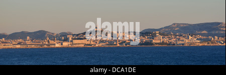 Ansicht von Joliette Viertel von der Fähre, Marseille, Frankreich Stockfoto