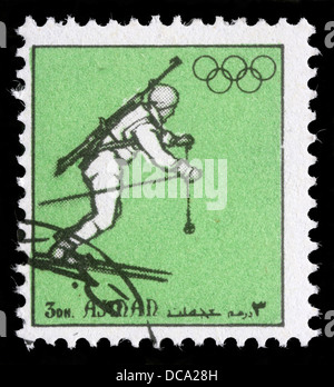 Stempel gedruckt in Ajman zeigt biathlonist, ca. 1972 Stockfoto