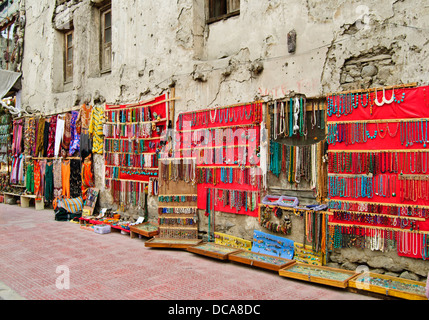 Souvenirläden entlang der Straße in Leh, Ladakh Stockfoto