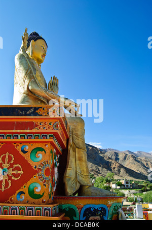 25m hohe Maitreya-Statue am Likir Stockfoto