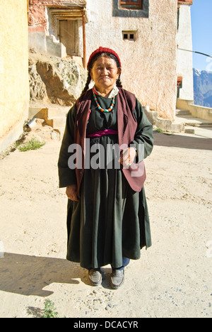 Ladakhi Frau während ihrer Pilgerreise in Ligir Stockfoto