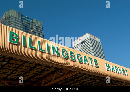 Billingsgate Markt mit einem Churchill Platz und 8 Canada Square Gebäude, Canary Wharf, Isle of Dogs, London, England, UK Stockfoto