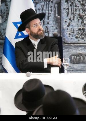 Jerusalem, Israel. 14. August 2013. Ashkenazi HauptRabbiner DAVID LAU beteiligt sich an seine offizielle Vereidigung von Präsident Peres gehostet. Jerusalem, Israel.  14. August 2013.  Präsident des Staates Israel, Shimon Peres, beherbergt die offizielle Vereidigung der neuen Oberrabbiner Israels, Lau und Yosef, im Beisein von Justizministerin Tzipi Livni und stellvertretender religiösen Angelegenheiten Minister Ben-Dahan. Bildnachweis: Nir Alon/Alamy Live-Nachrichten Stockfoto