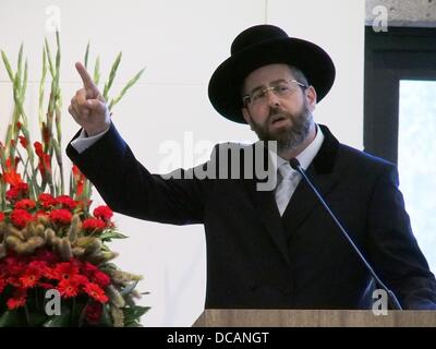 Jerusalem, Israel. 14. August 2013. Ashkenazi HauptRabbiner DAVID LAU wendet sich das Publikum in seiner offiziellen Vereidigung in der Präsidenten-Residenz. Jerusalem, Israel. 14. August 2013.  Präsident des Staates Israel, Shimon Peres, beherbergt die offizielle Vereidigung der neuen Oberrabbiner Israels, Lau und Yosef, im Beisein von Justizministerin Tzipi Livni und stellvertretender religiösen Angelegenheiten Minister Ben-Dahan. Bildnachweis: Nir Alon/Alamy Live-Nachrichten Stockfoto