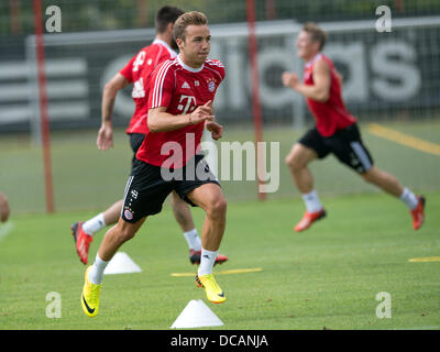 München, Deutschland. 14. August 2013. FC Bayern Mario Goetze beteiligt sich an der öffentlichen Trainingseinheit in München, 14. August 2013. Foto: PETER KNEFFEL/Dpa/Alamy Live News Stockfoto