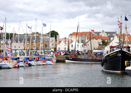 Boote in Anstruther Harbour, Schottland, Großbritannien Stockfoto