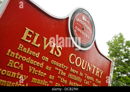 Gedenktafel auf dem Gelände des Elvis Presleys Geburtshaus in Tupelo, Mississippi Stockfoto