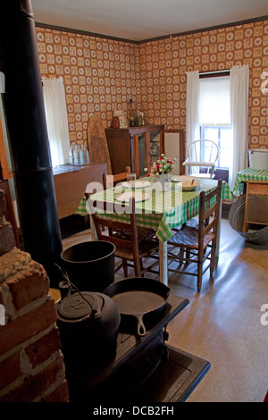 Küche in den beiden Zimmer Hütte wo Elvis Presley geboren wurde und wo er lebte bis zum Alter von 13 in Tupelo Mississippi USA Stockfoto