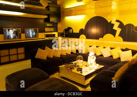 Der Medien-TV room in Graceland die Heimat von Elvis Presley in Memphis Tennessee USA Stockfoto