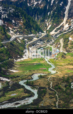 Haarnadel auf der Furka und Grimsel Pass in den Schweizer Alpen, in der Nähe von Gletsch Stockfoto