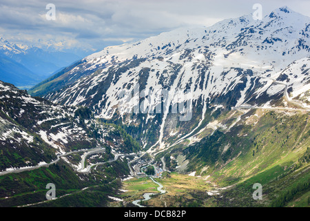 Haarnadel auf der Furka und Grimsel Pass in den Schweizer Alpen, in der Nähe von Gletsch Stockfoto