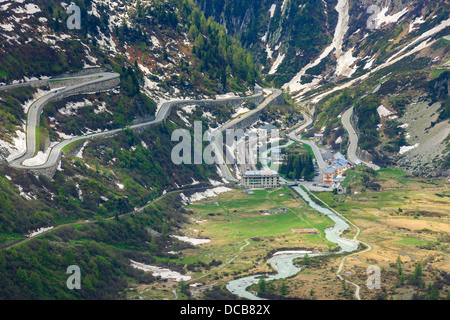 Haarnadel auf der Furka und Grimsel Pass in den Schweizer Alpen, in der Nähe von Gletsch Stockfoto